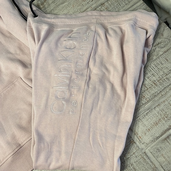 Calvin Klein Performance Set (Blush Pink) - Picture 2 of 6